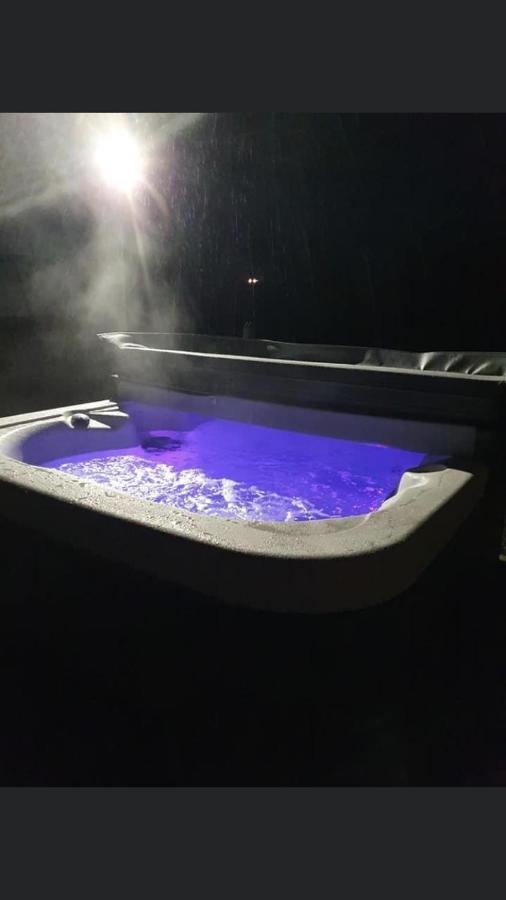 Robins Nest Glamping Pod With Hot Tub Ξενοδοχείο Keith Εξωτερικό φωτογραφία